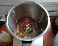 Step <h4>Pasamos el vaso del Thermomix ® al friend ponemos el aceite y el jamón 6 min. a 120° velocidad 1.</h4> illustration