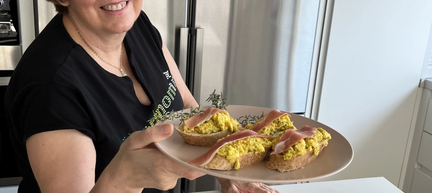 Desayuno Proteico con Puntería Olímpica – Huevos Revueltos con Verduras en Thermomix
