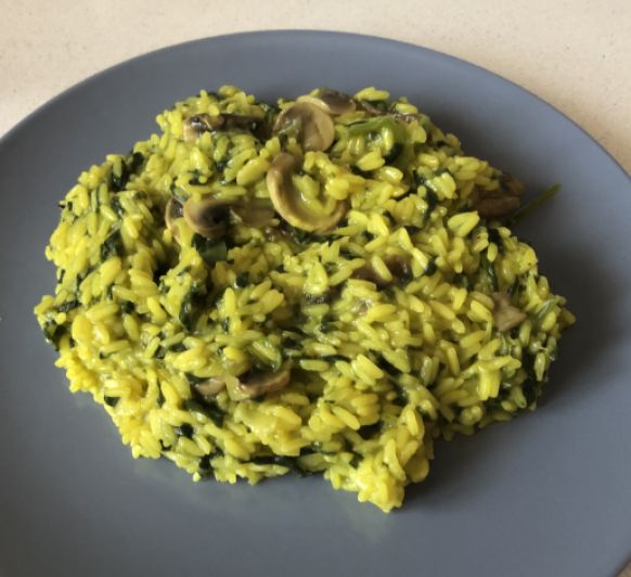 ARROZ CON PUERRO, PIMIENTO VERDE, ESPINACAS Y CHAMPIÑONES