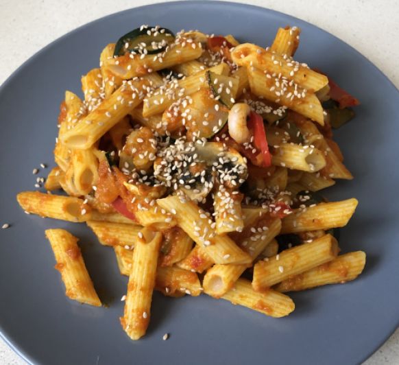 PASTA CON VERDURAS Y GAMBAS AL CURRY