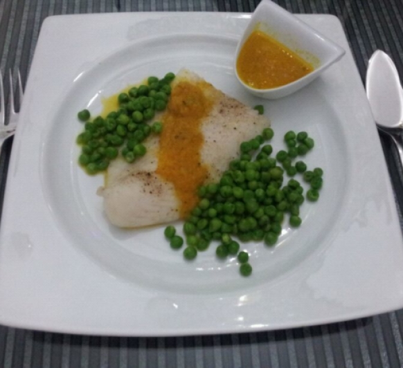 MERLUZA CON SALSA DE ZANAHORIAS