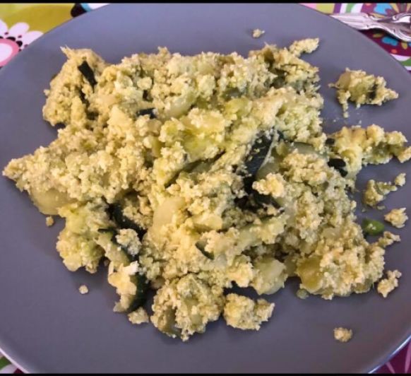 PATATAS CON PIMIENTOS Y HUEVOS REVUELTOS