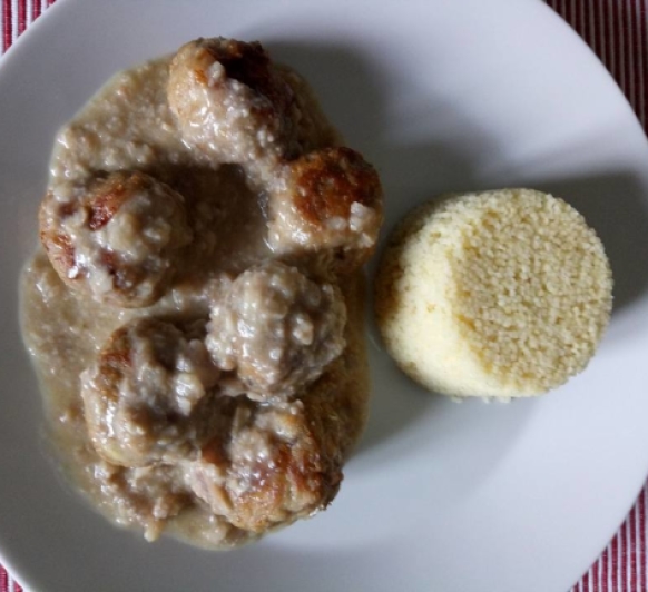 ALBÓNDIGAS CON SALSA DE CHAMPIÑONES